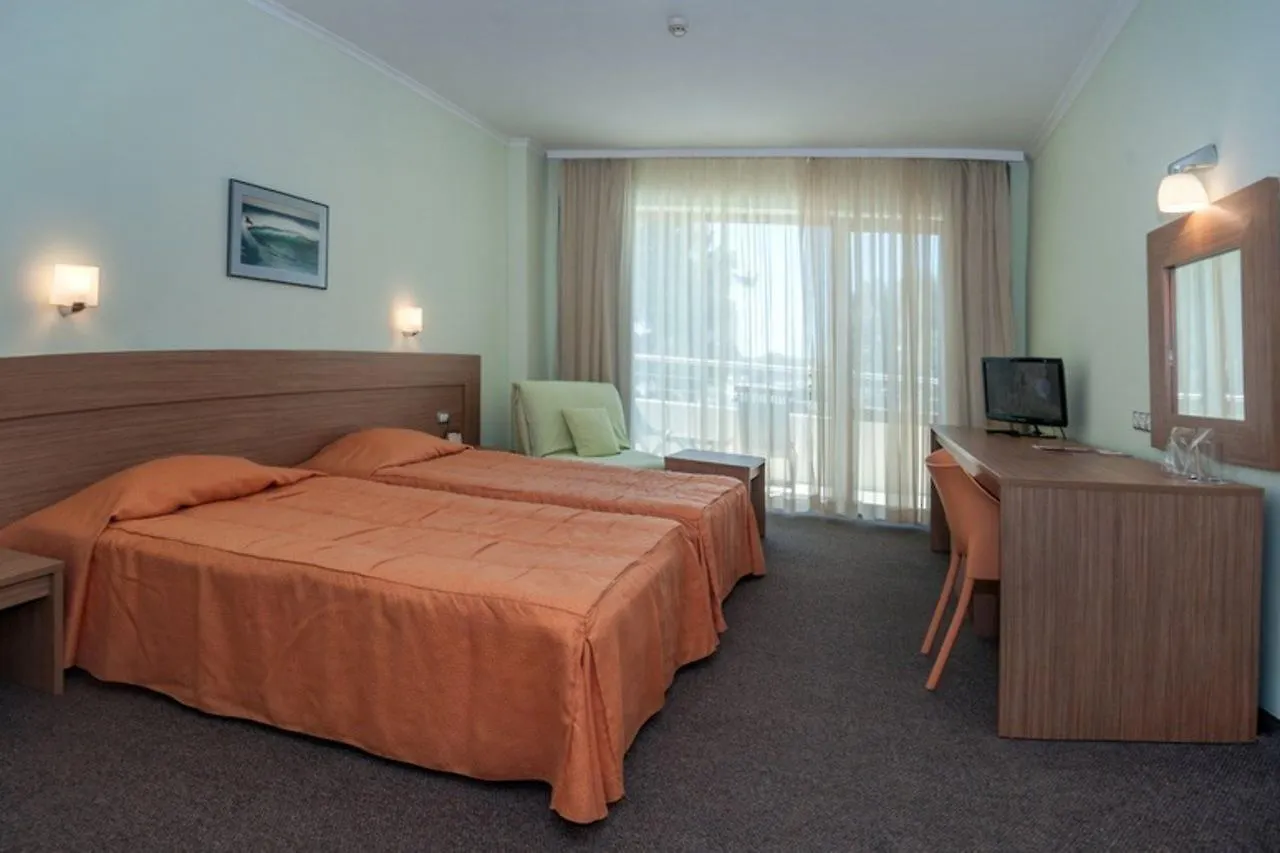 Jeravi Beach Hotel Napospart