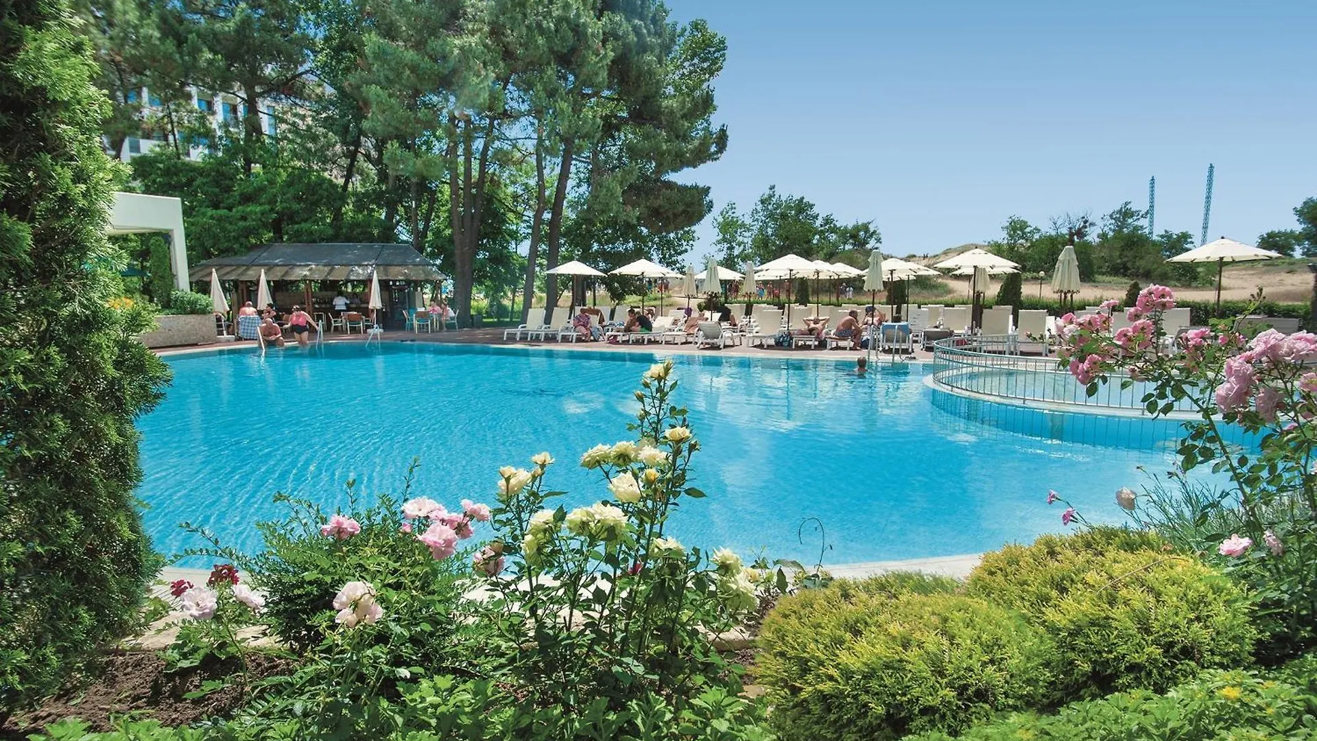 Jeravi Beach Hotel Napospart