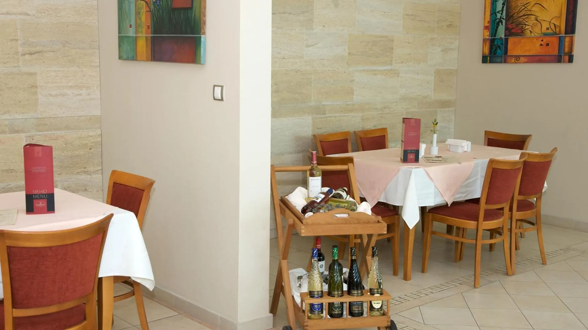 Jeravi Beach Hotel Napospart