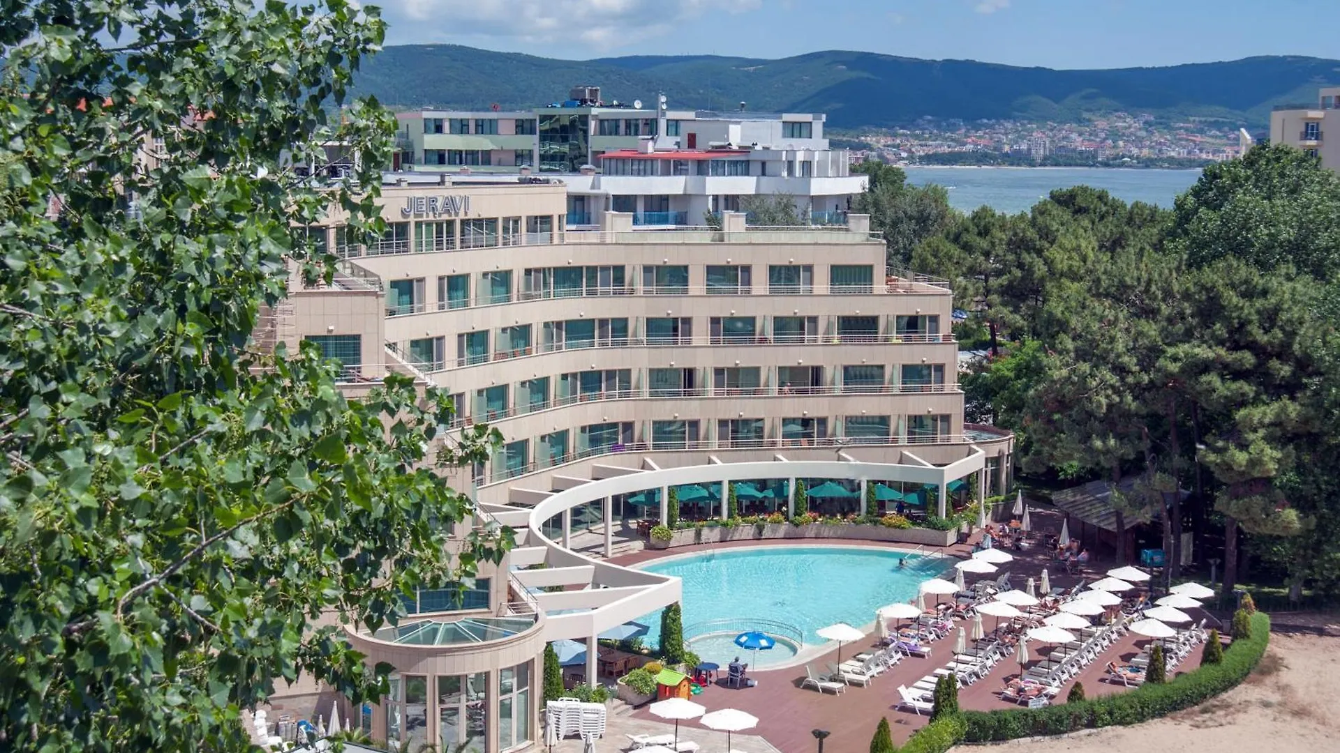 Jeravi Beach Hotel Napospart