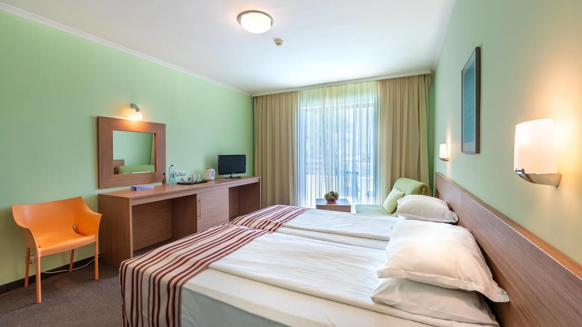 Jeravi Beach Hotel Napospart 4*,