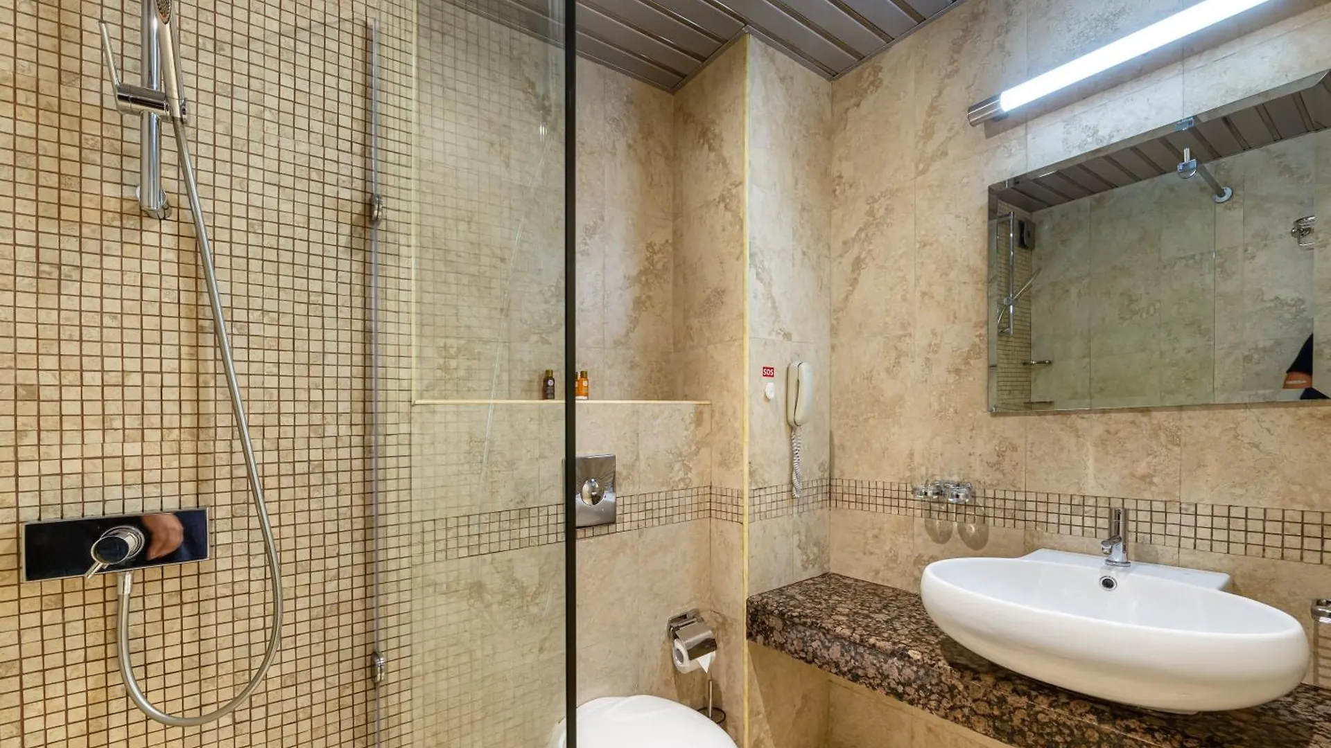 Jeravi Beach Hotel Napospart