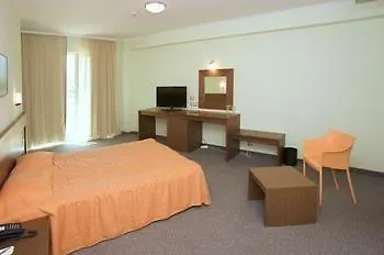 Jeravi Beach Hotel Napospart